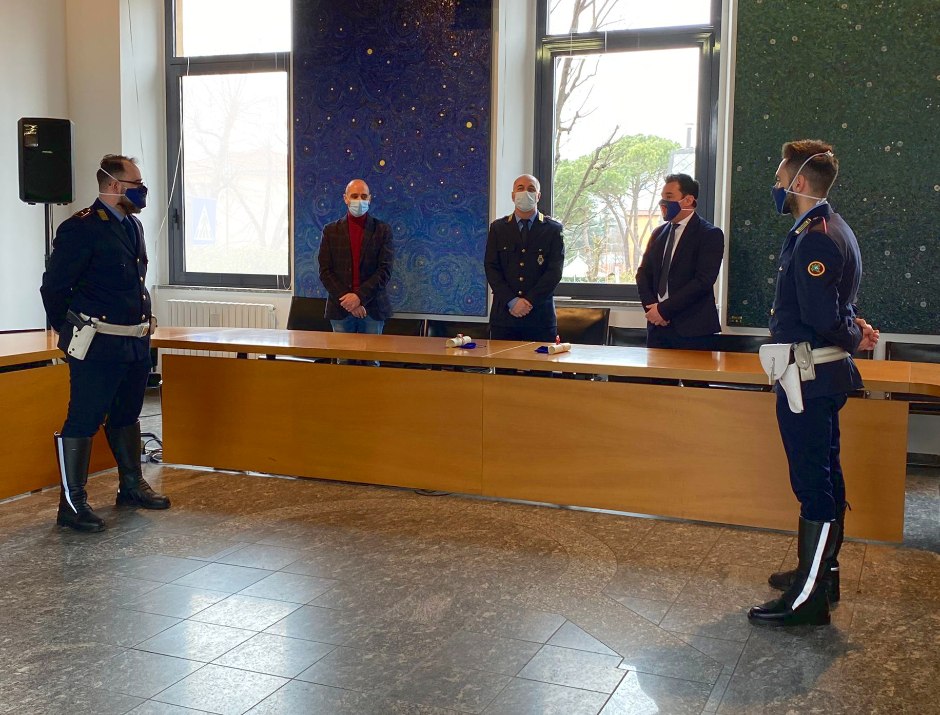 Consegna attestati di riconoscenza agli operatori di polizia locale