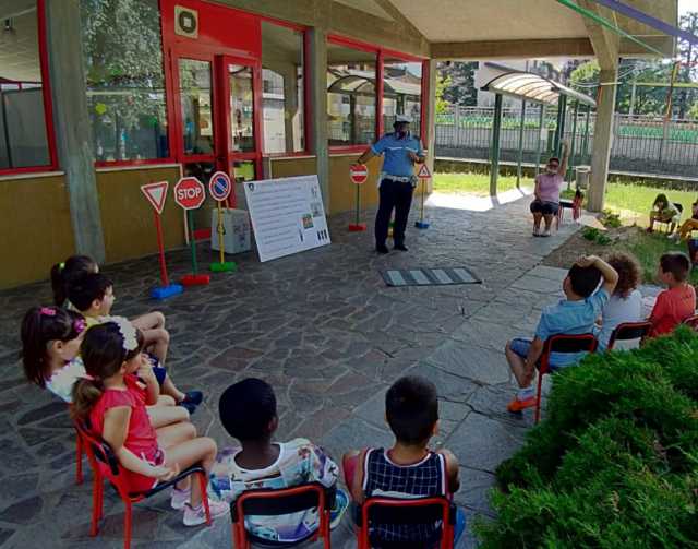 Scuola dell'Infanzia di Renate - Una lezione speciale di educazione civica e stradale